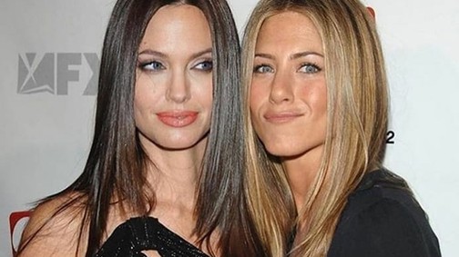 Egy pillanatra megfagyott a levegő: Angelina Jolie és Jennifer Aniston szemtől szemben a Golden Globe-on!