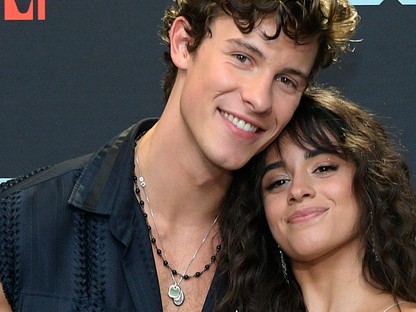 Shawn Mendes és Camila Cabello ´undorító´ csókcsatája megrázta az internetet