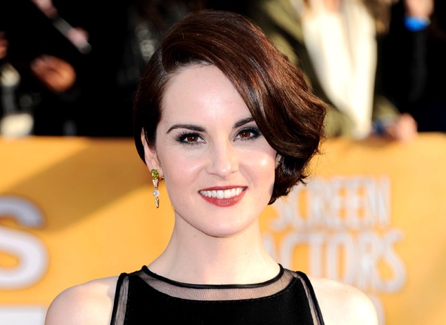 Michelle Dockery rövidebb frizurájához is passzol