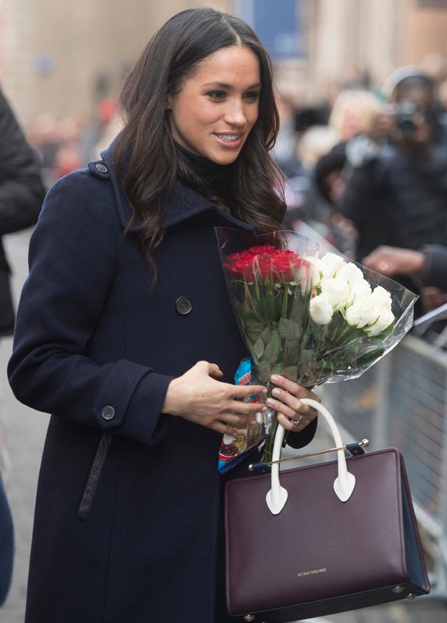 Meghan Markle a táskájával