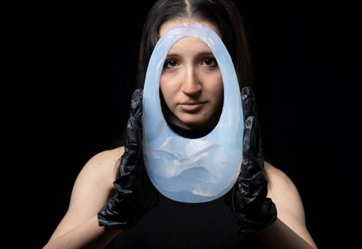 Levegőből készített táskát egy divatcég, valami egészen zseniális lett a kockacukor súlyú kiegészítő