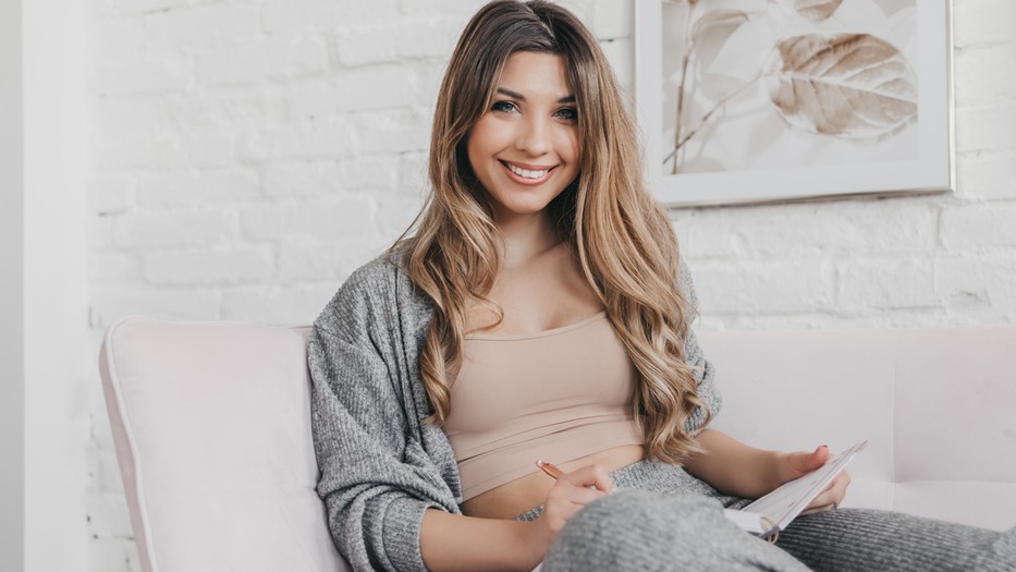 Kukkants be Erdély Kitty sminkes, tartalomgyártó gardróbjába