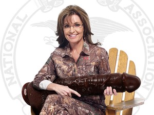 Hatalmas dildók a fegyverek helyett