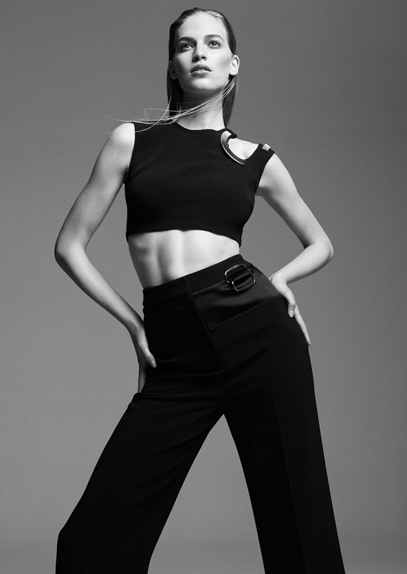 Monokróm múzsa - Gyönyörű fotósorozatban Axente Vanessa!