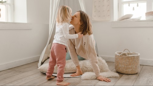 A GLAMOUR „Kérdőív a szülőséggel kapcsolatban” nyereményjátékának hivatalos szabálya