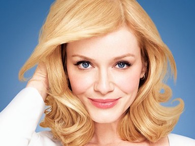 Szőkére váltott a legdögösebb vörös!