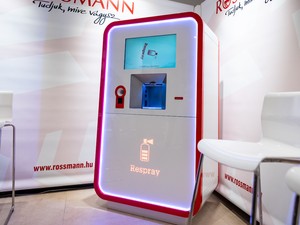 Forradalmi magyar fejlesztés: megérkezett az első dezodor utántöltő automata a Rossmann üzleteibe