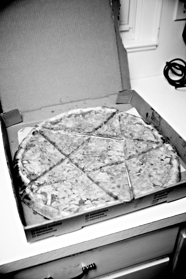 Mire számíthatunk egy divatanyagtól, ha ezzel a képpel kezdődik?