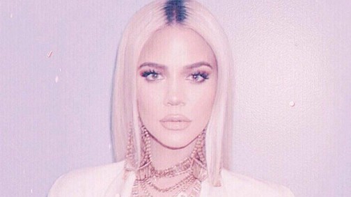 Khloé Kardashian kísérte a szalagavatójára a legnagyobb rajongóját