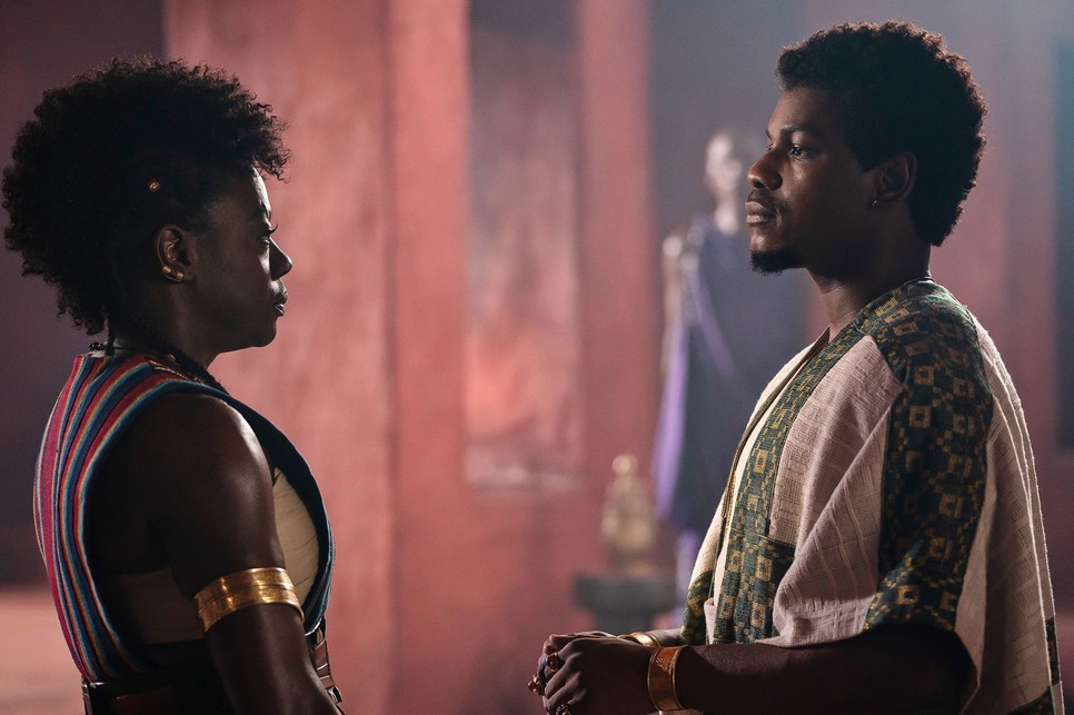 Viola Davis és John Boyega a The Woman King - A harcos (2022) egyik jelenetében