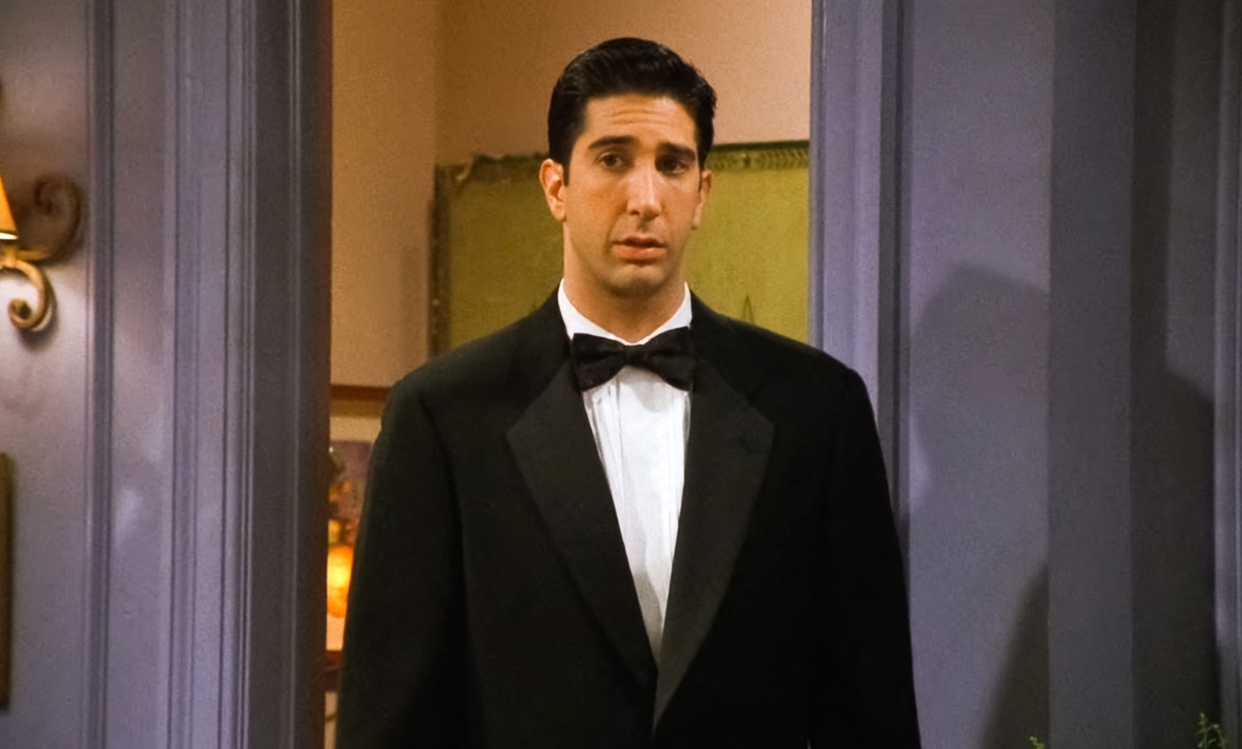 Jóbarátok, Ross Geller - Miután Rachel felvetette, hogy tartsanak egy kis szünetet a kapcsolatukban, Ross még aznap este ágyba bújt a fénymásolós lánnyal, Chloe-val. Amikor Rachel másnap megjelent, hogy kibéküljenek, Ross megpróbálta eltitkolni a dolgot, ahelyett, hogy felvállalta volna a felelősséget. A rajongók szemében Ross ezzel a lépéssel egy önző, sunyi és éretlen karakterré vált.
