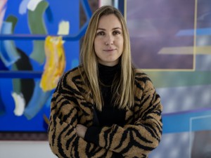 Kusovszky Bea festőművész: „Bármilyen apróság elindíthat bennem egy gondolatot az alkotáshoz”