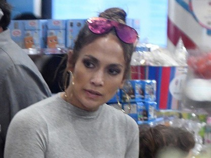 Jennifer Lopez felvette azt a cuccot, amit sosem szabadott volna felvennie