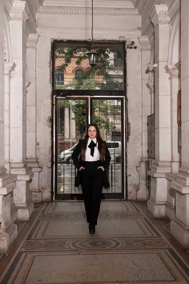 Tóth Helga mai fontos megbeszéléséhez nagyon sikkes szettet állított össze