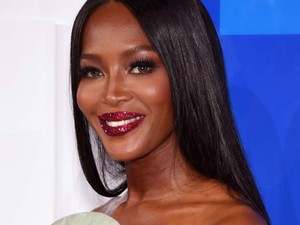 A 49 éves Naomi Campbell a fehérneműkampány legszexibb modellje