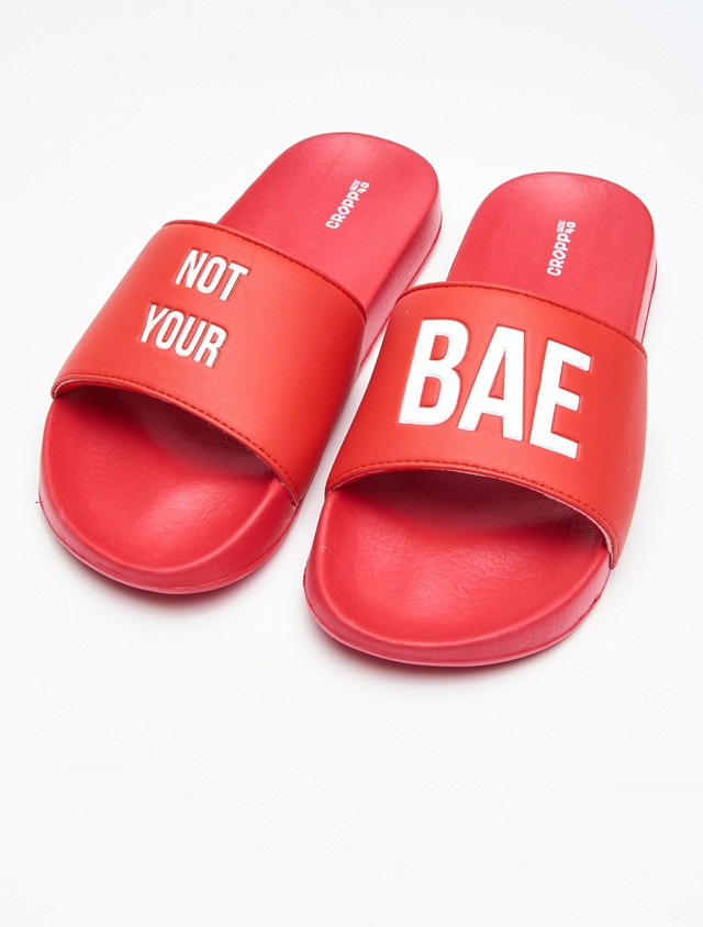 Piros feliratos CROPP 2495 Ft