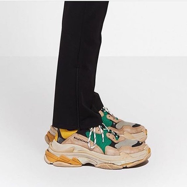 Vigyázz, támad a papi cipő