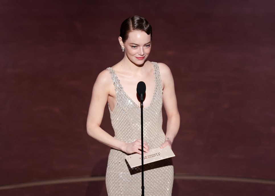 Emma Stone frizurája maga a hollywoodi sikk