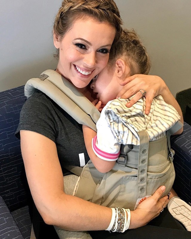 Alyssa Milano gyerekei hihetetlenül cukik! Disneylandbe látogatott a család!