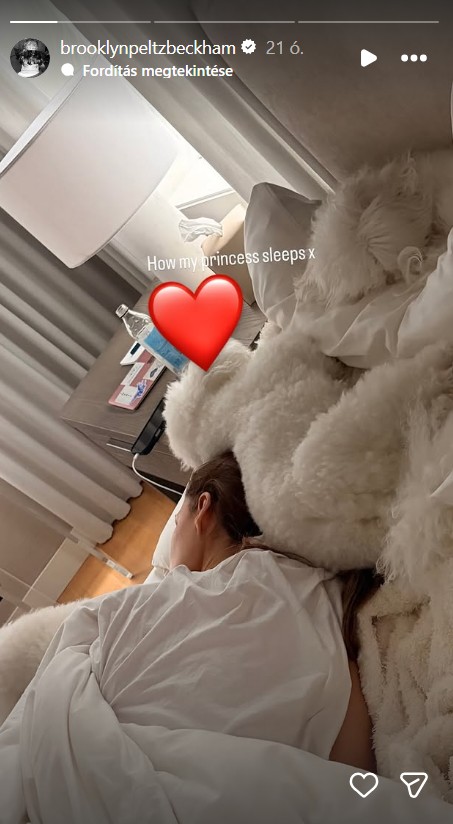 Brooklyn Beckham valószínűleg érdektelenségüket próbálta kifejezni szülei felé a képpel, amelyen felesége édesdeden alszik