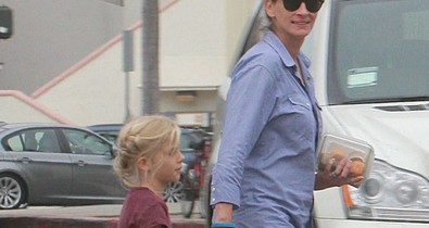 Julia Roberts vagány anyuka és csodás formában van