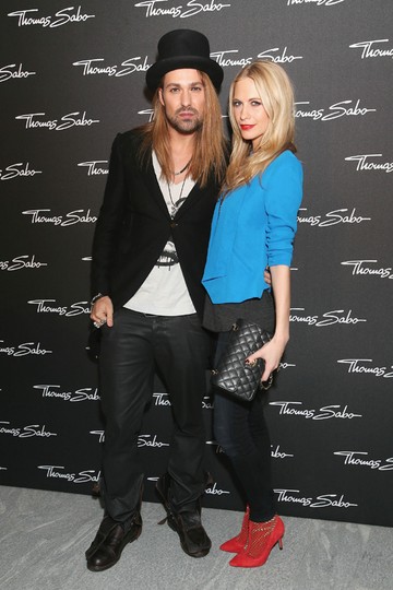 A trendi ékszermárka két arca, Poppy Delevigne és David Garrett laza, londoni stílusban