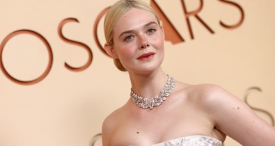 Elle Fanning meseszép hercegnőként ragyogott az Oscar vörös szőnyegén, a ruhája különleges jelentést hordozott 