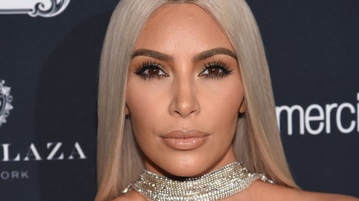 Kim Kardashian szettjét csak imádni vagy utálni lehet! Támad a biciklisnadrág!