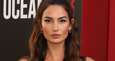 Azta! Lily Aldridge PLATINASZŐKE hajszínre váltott