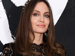 Angelina Jolie ezúttal még a vörös szőnyegen is Demóna volt