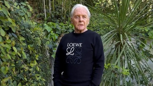 Változnak az idők: Anthony Hopkins 84 évesen állt modellt a Loewe divatkampányához