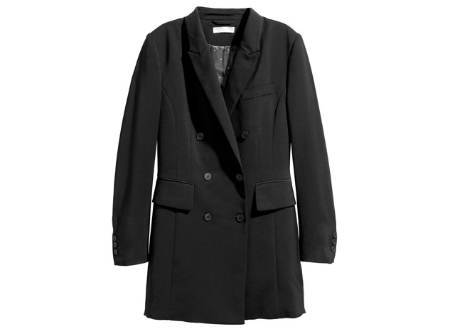 Téliesítsd ezt a tökéletesen szabott blézert egy jókora sállal, pulcsival. Mindig csinos leszel! 12990 Ft (20% kedvezmény a GLAMOUR-napok alatt 10392 Ft)