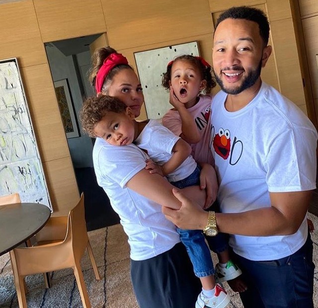 Annyira péntek van, hogy legszívesebben csak azt csinálnánk, amit Chrissy Teigen és John Legend gyerekei