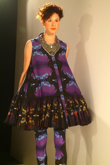 Mint arról már beszámoltunk, a magyar modellek is taroltak a londoni divathéten. Ezen a képen épp száguldó riporterünk, Molnár Juli vonul Joanne Hynes kifutóján.