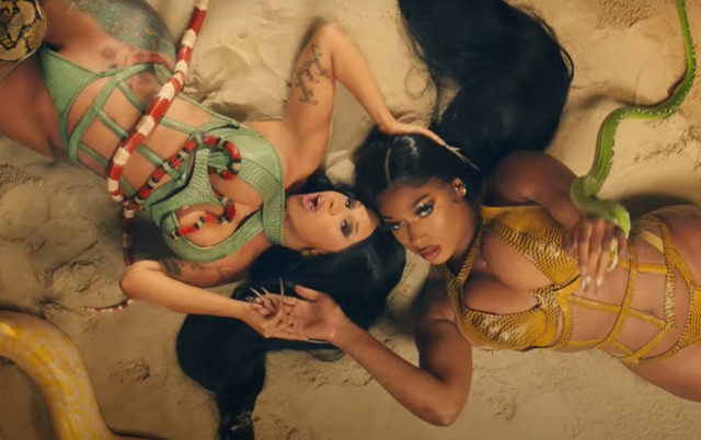 Cardi B új klipje egy kész leszbi-show, Kylie Jenner és más sztárok is feltűnnek benne