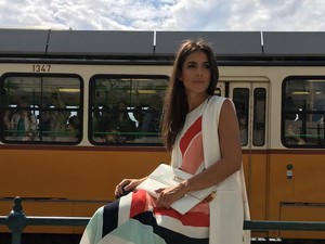 Molnár Andi gyönyörű maxiruhában