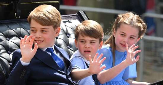 Történelmi pillanat vár Katalin hercegné és Vilmos herceg gyerekeire, ezt a címet fogják viselni, ha apjuk trónra kerül