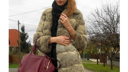 Tiszaújvárosi szűcs és a nagyi kabátja - a modell különleges szettje