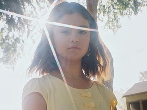 Kiakadtak Selena Gomez kamu szeplőitől a rajongók