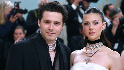 Brooklyn Beckham felesége, Nicola Peltz csipkebugyiban ment randizni, és ki is merült ennyiben a szettje