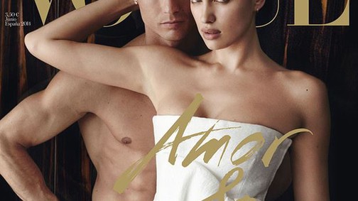 Cristiano Ronaldo meztelenül ölelgeti Irina Shayk modellt a Vogue címlapján