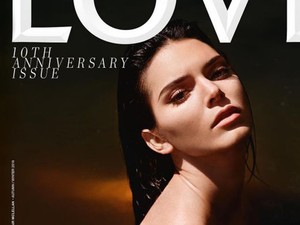 Forró - Csak egy bugyit és egy gyöngysort visel Kendall Jenner