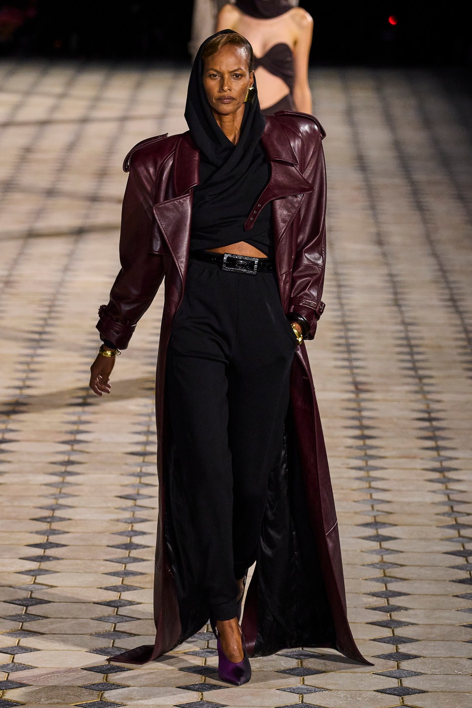 Szárnyasfejvadászok a Saint Laurent kifutóján az inkluzivitás jegyében: magával ragadó!