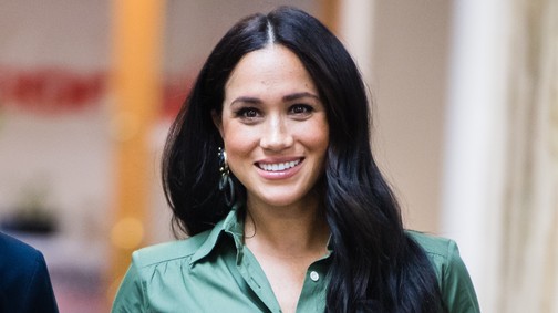 Itt meg mi történik? Mit keres Meghan Markle esküvői ruhában?