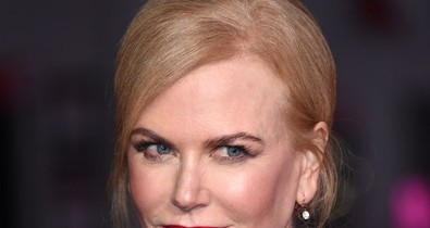 Nicole Kidman az eszméletlen jó lábait, és kis híján a bugyiját is megvillantotta
