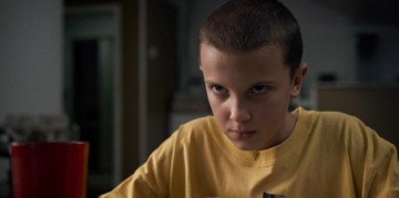 Millie Bobby Brown extra rövidre vágatta a haját a Stranger Things kedvéért a sorozat első évadában. 