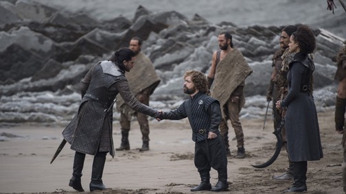 A szemfülesek már az első évadban kiszúrhatták, hogy ki kerül a Vastrónra