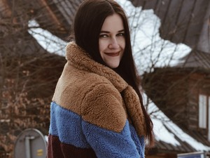 Az olyan kabátok miatt sajnáljuk, hogy vége a télnek, mint amilyet ma Norina viselt