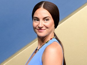 Shailene Woodley óriási dekoltázst villantott, hivatalosan is az övé idén az Emmy legbátrabb ruhájának járó cím
