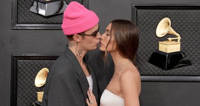 Forró csókban forrt össze Justin Bieber és Hailey Bieber, itt az újabb bizonyíték arra, hogy a sztárpár szerelmesebb, mint valaha